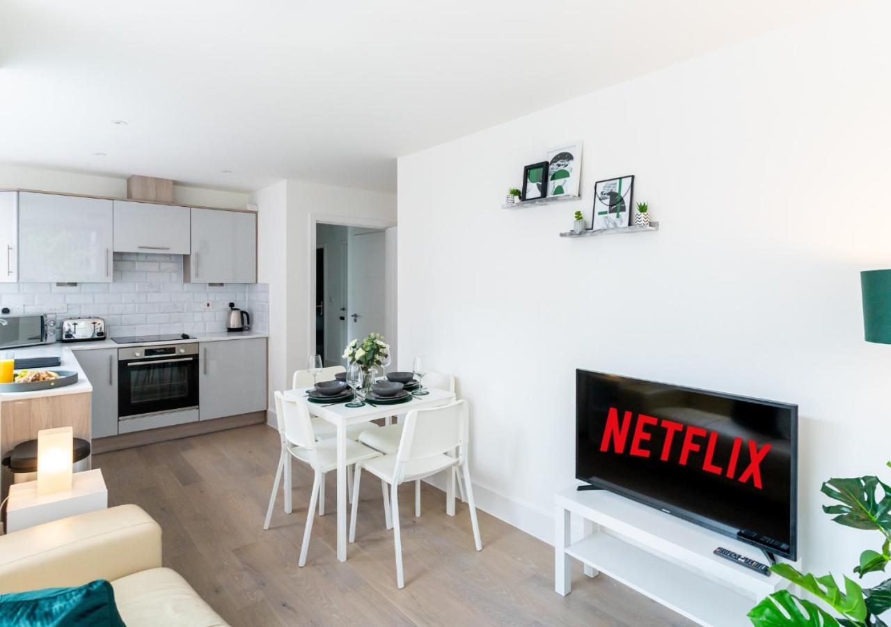 Modern Two-Bedroom Apartment - 4 Mins From Station, Free Parking, Ideal For Relocation By Av Hughes Properties Milton Keynes Zewnętrze zdjęcie